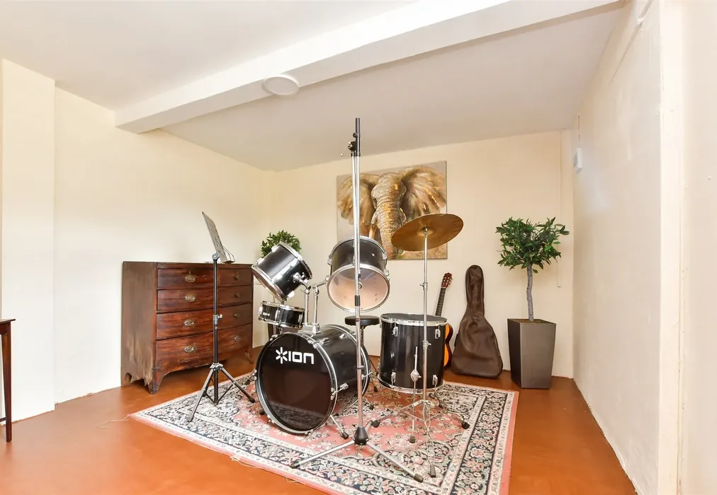 Store 4 - Boxhill Road, Tadworth, Surrey - Wards of Kent