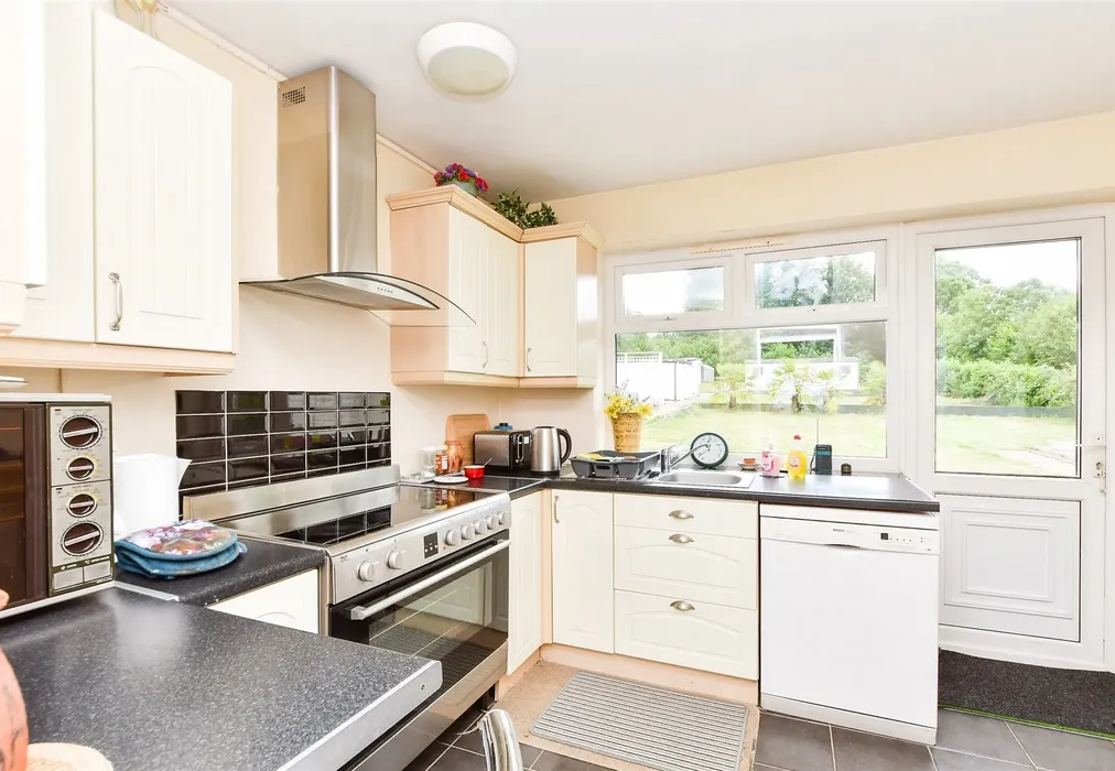 Kitchen - Boxhill Road, Tadworth, Surrey - Wards of Kent