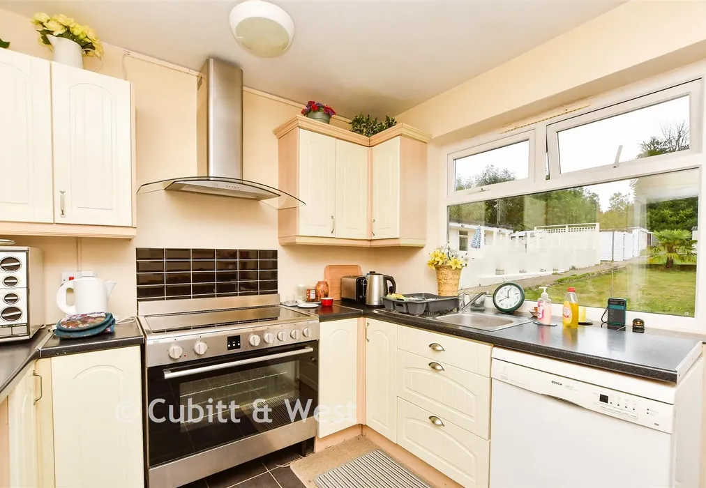 Kitchen - Boxhill Road, Tadworth, Surrey - Wards of Kent