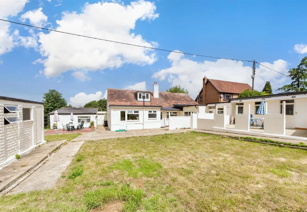 External Feature - Boxhill Road, Tadworth, Surrey - Wards of Kent