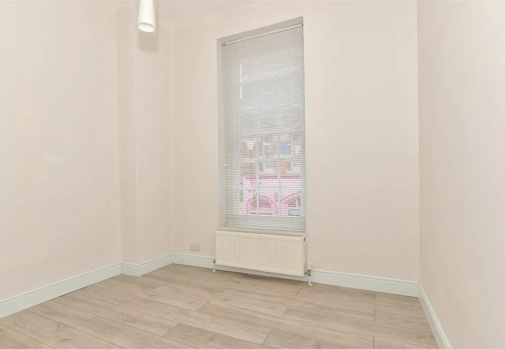 Bedroom - High Street, Rochester, Kent - Wards of Kent
