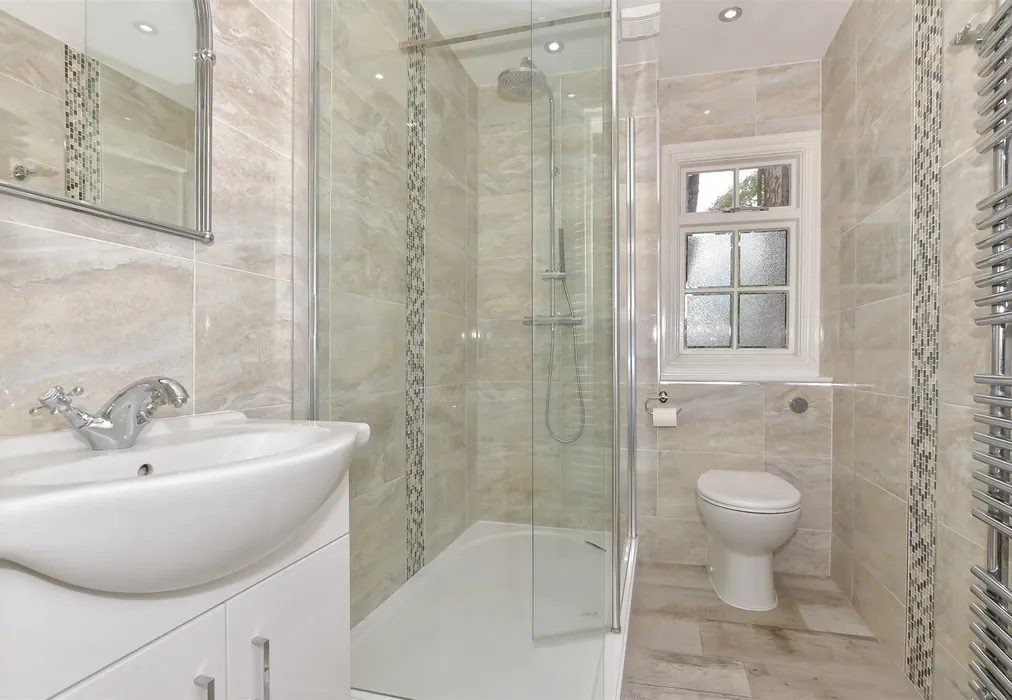 Shower Room - High Street, Rochester, Kent - Wards of Kent
