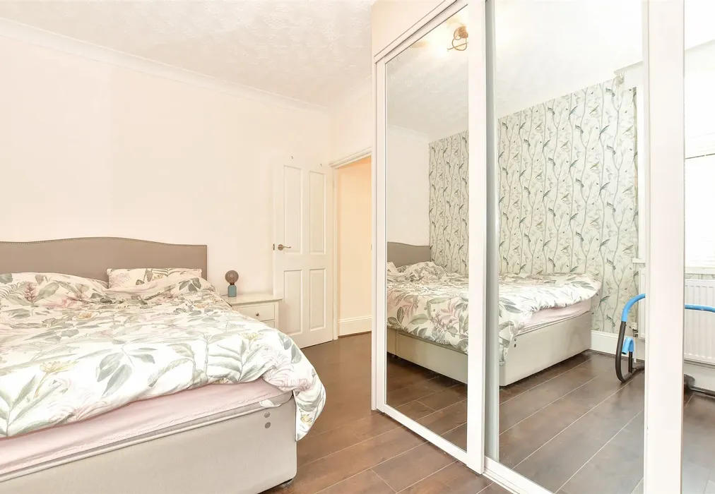 Bedroom - Speldhurst Road, Tunbridge Wells, Kent - Wards of Kent