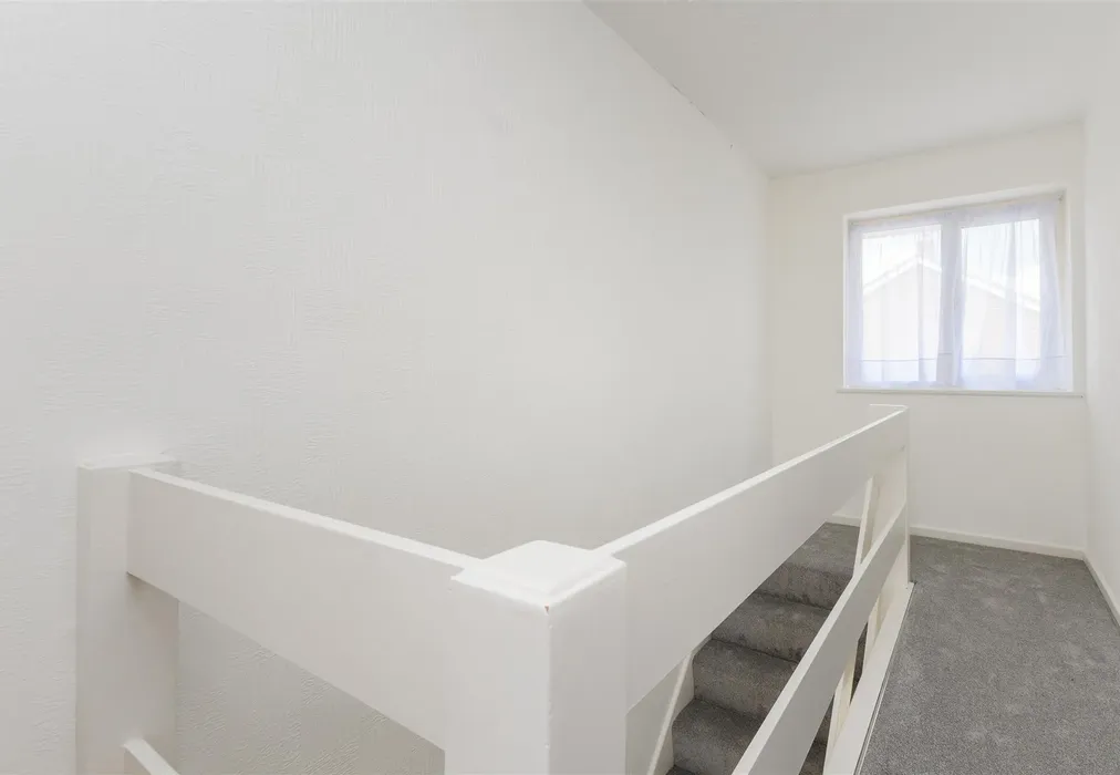 Landing - Godstow Road, London - Wards of Kent