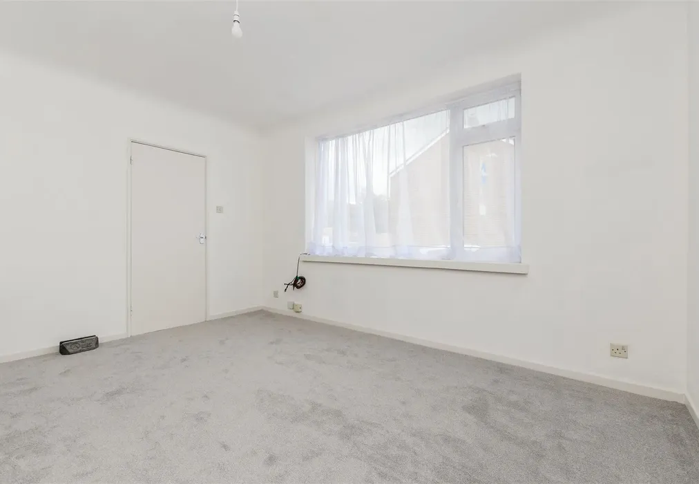 Lounge - Godstow Road, London - Wards of Kent