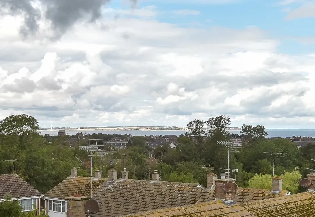 Views To Front - Ivy House Road, Whitstable, Kent - Wards of Kent