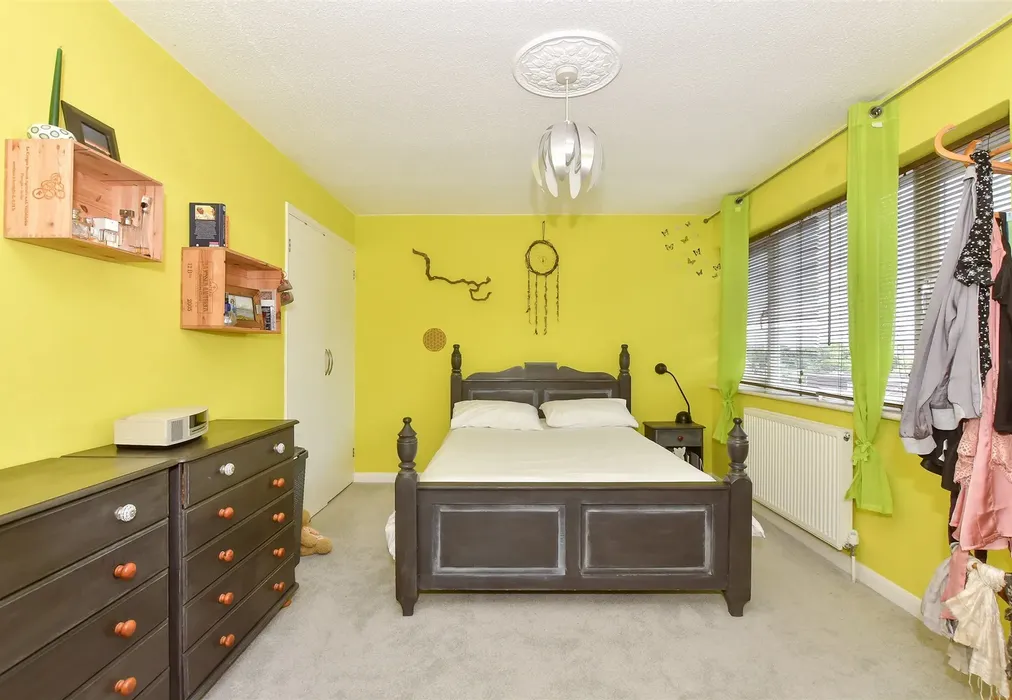 Bedroom 1 - Ivy House Road, Whitstable, Kent - Wards of Kent