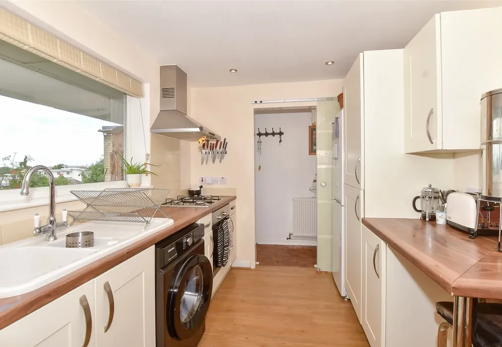 Kitchen - Ivy House Road, Whitstable, Kent - Wards of Kent