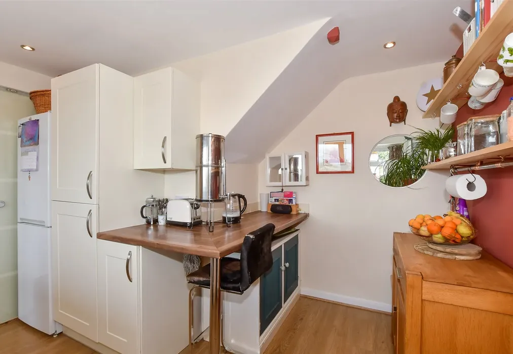 Kitchen - Ivy House Road, Whitstable, Kent - Wards of Kent