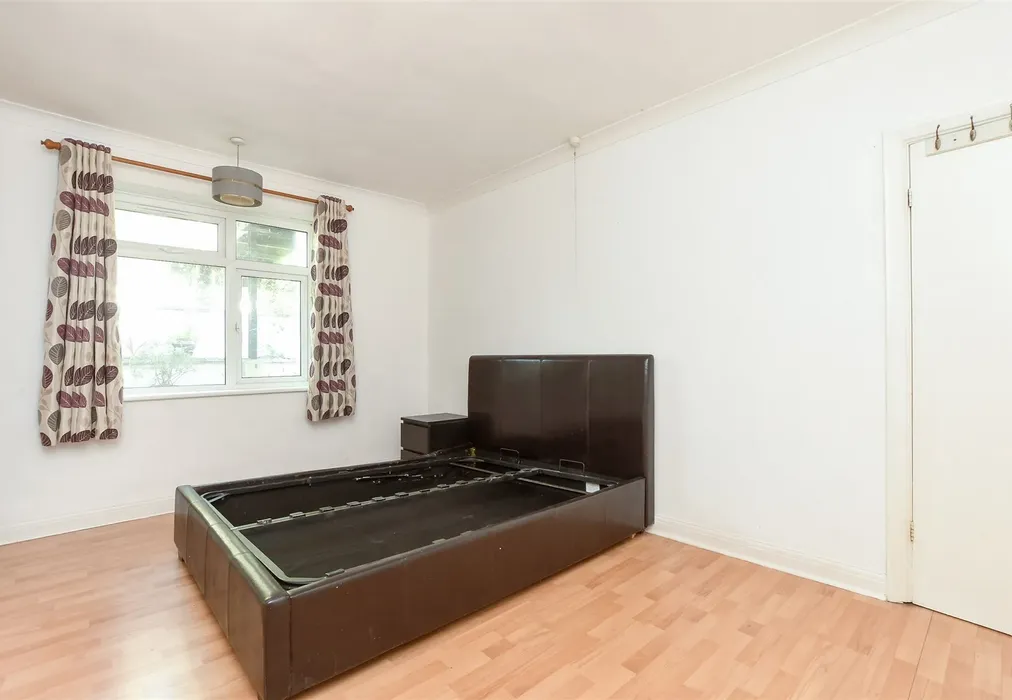 Bedroom 1 - Crescent Road, Caterham, Surrey - Wards of Kent