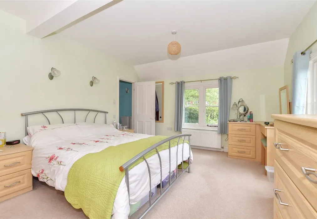 Bedroom 1 - Slip Mill Road, Hawkhurst, Cranbrook, Kent - Wards of Kent