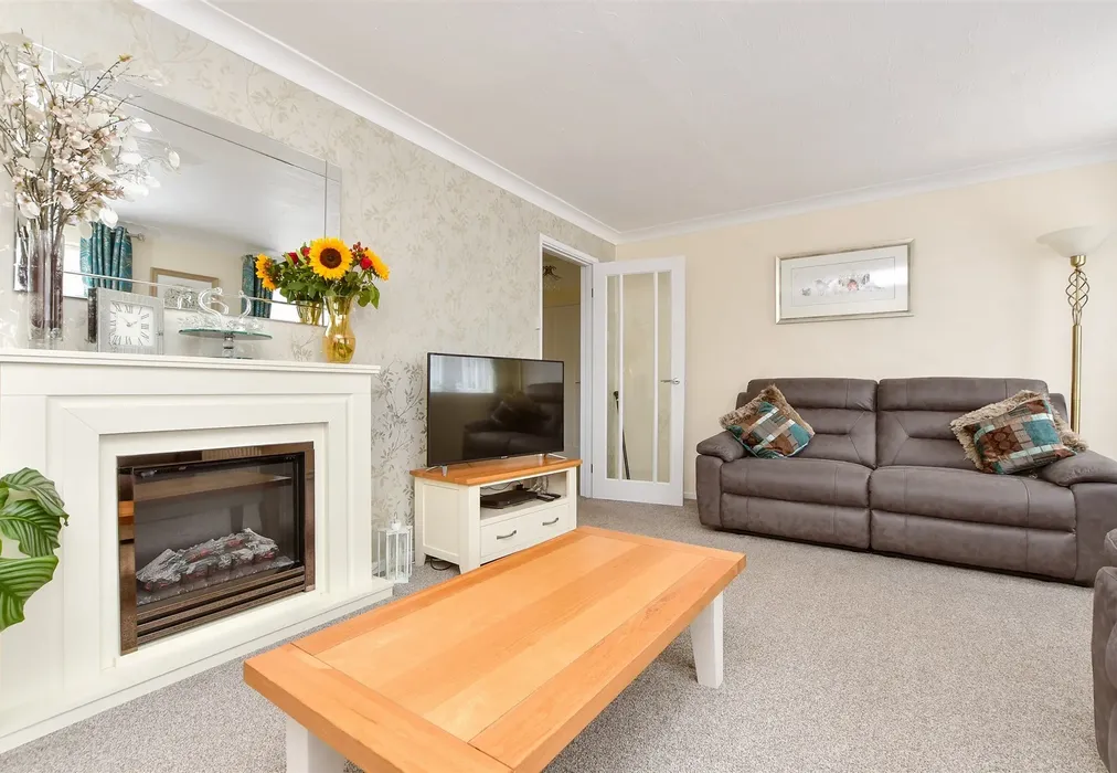 Lounge - Whiteness Green, Kingsgate, Broadstairs, Kent - Wards of Kent
