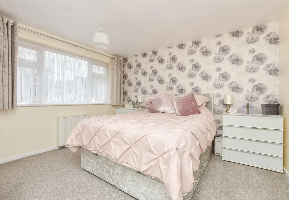 Bedroom 1 - Whiteness Green, Kingsgate, Broadstairs, Kent - Wards of Kent
