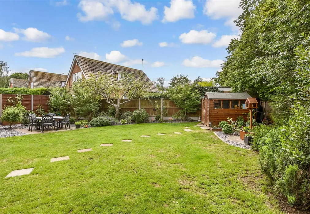 Front Garden - Whiteness Green, Kingsgate, Broadstairs, Kent - Wards of Kent