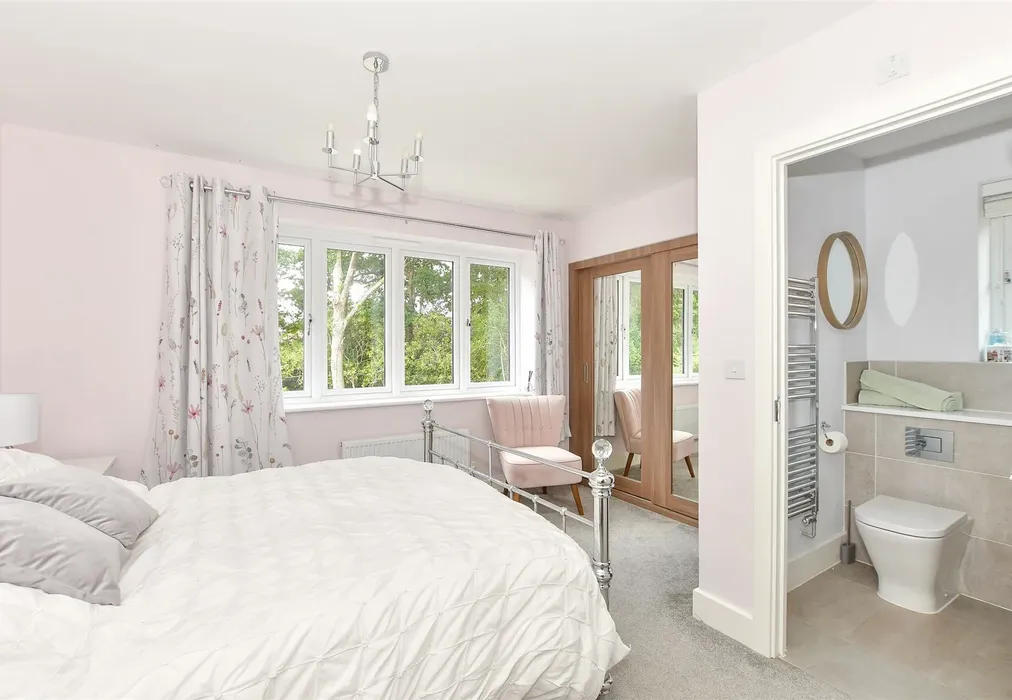 Bedroom 1 - Berry Close, Copthorne, Crawley, West Sussex - Wards of Kent