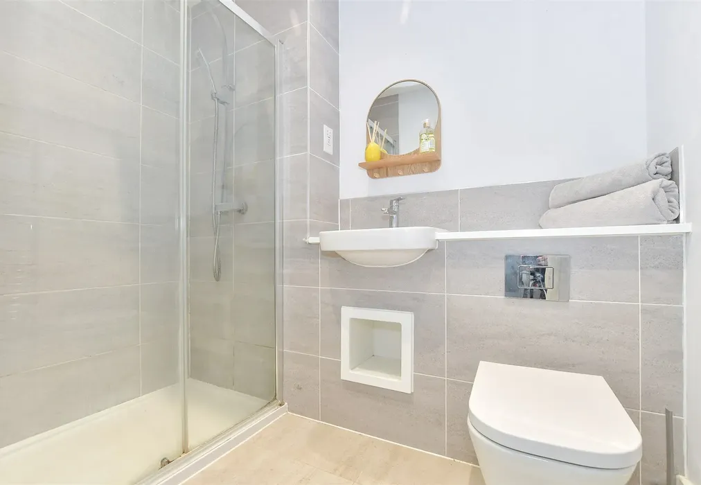 En-Suite Shower Room - Berry Close, Copthorne, Crawley, West Sussex - Wards of Kent