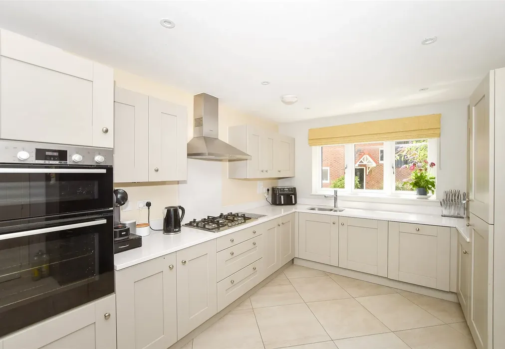 Kitchen/Dining Room - Berry Close, Copthorne, Crawley, West Sussex - Wards of Kent