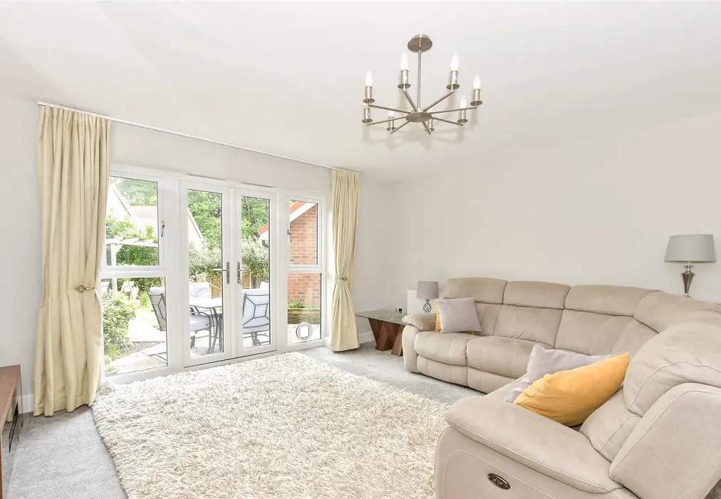 Lounge - Berry Close, Copthorne, Crawley, West Sussex - Wards of Kent