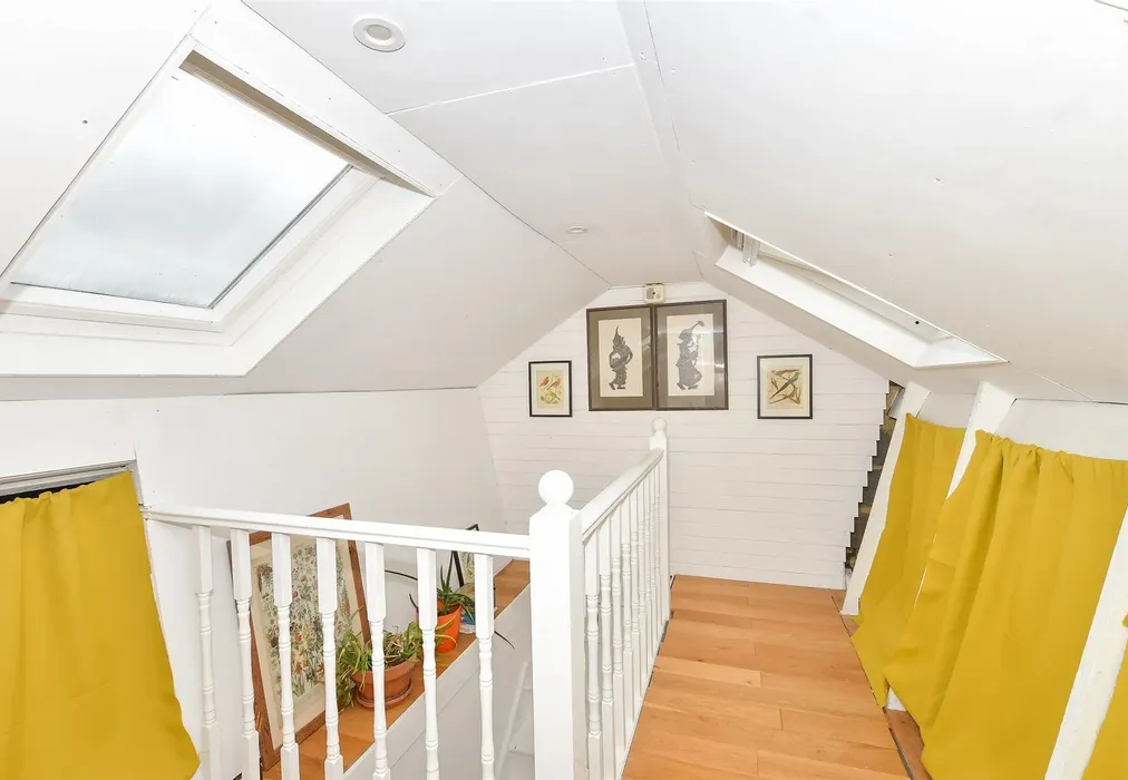 Loft Room - Bramleys, Kingston, Lewes, East Sussex - Wards of Kent
