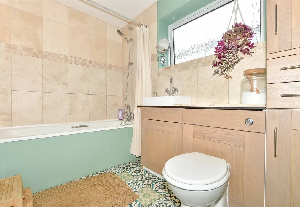 Bathroom - Bramleys, Kingston, Lewes, East Sussex - Wards of Kent