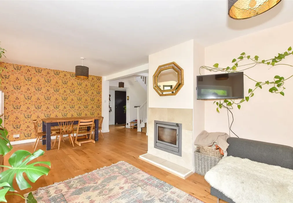 Lounge - Bramleys, Kingston, Lewes, East Sussex - Wards of Kent