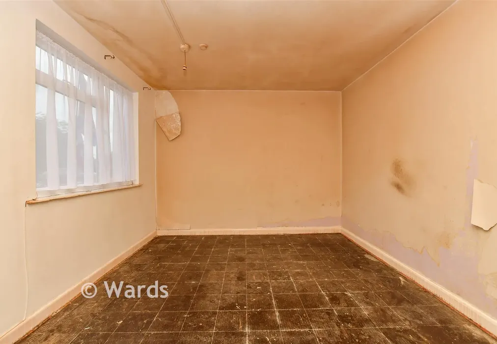 Bedroom - Kent Avenue, Sittingbourne, Kent - Wards of Kent