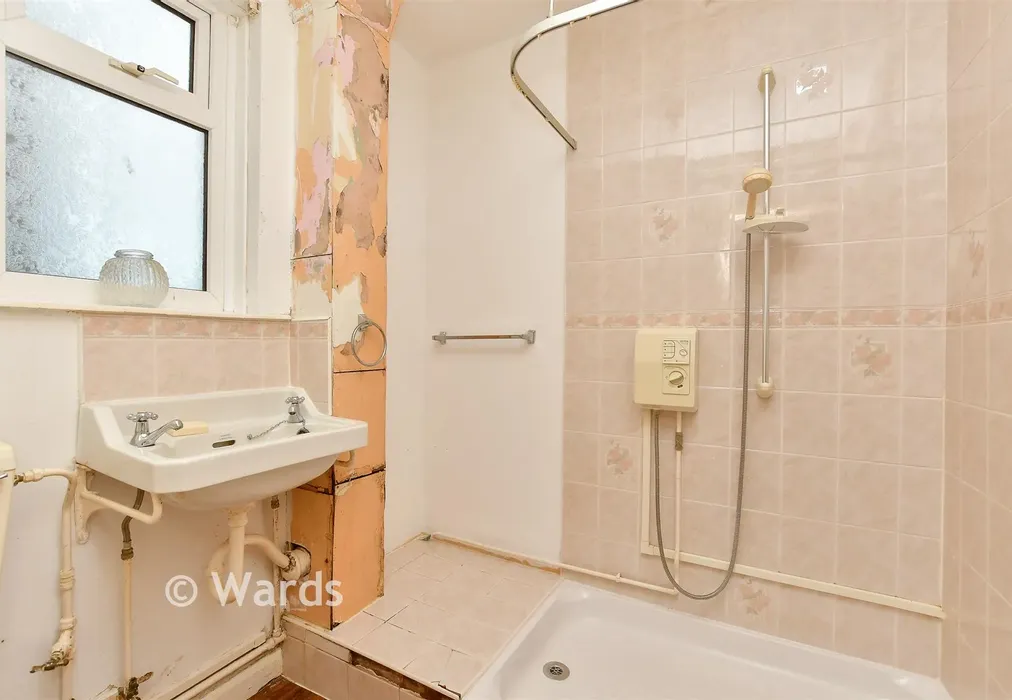 Shower Room - Kent Avenue, Sittingbourne, Kent - Wards of Kent