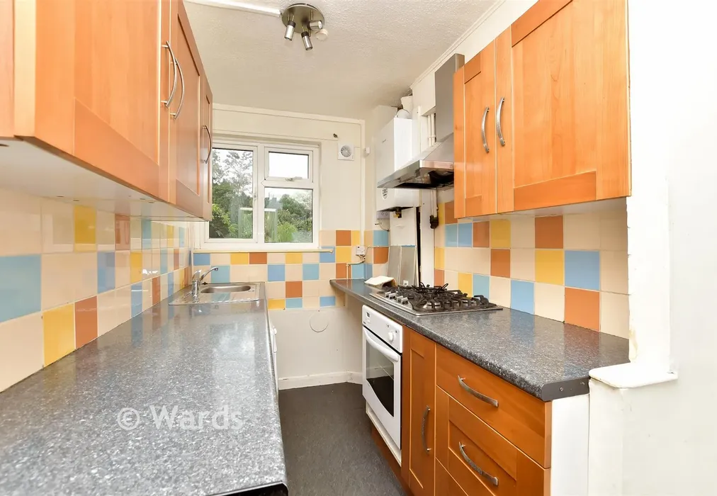 Kitchen - Kent Avenue, Sittingbourne, Kent - Wards of Kent