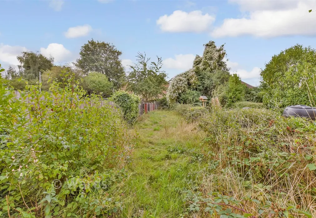 Rear Garden - Kent Avenue, Sittingbourne, Kent - Wards of Kent