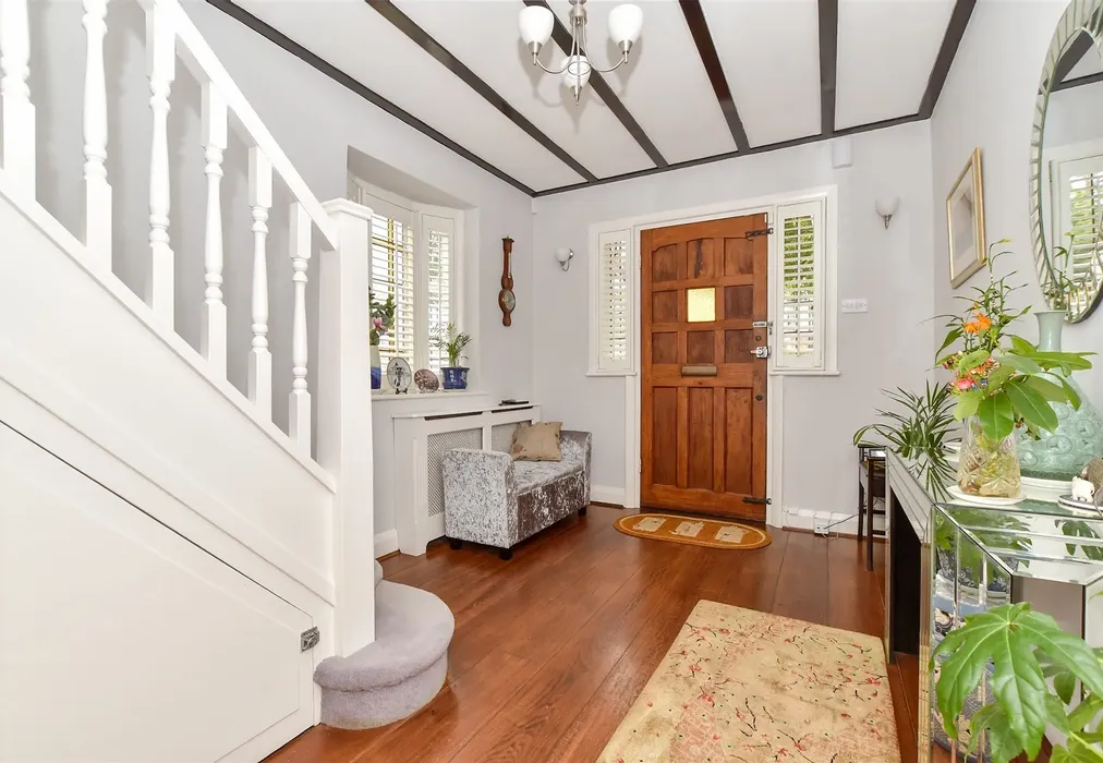 Hallway - Forest Way, Woodford Green, Essex - Wards of Kent