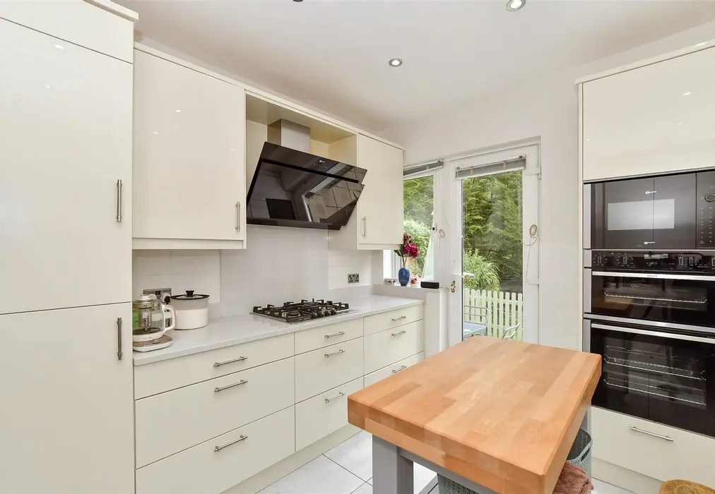 Kitchen - Forest Way, Woodford Green, Essex - Wards of Kent