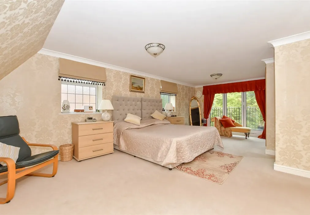 Bedroom 1 - Forest Way, Woodford Green, Essex - Wards of Kent