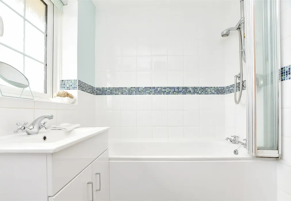 Bathroom - Hunters Way, Uckfield, East Sussex - Wards of Kent
