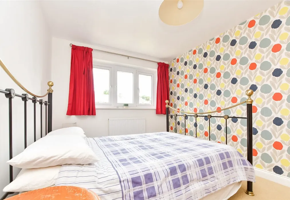 Bedroom 2 - Hunters Way, Uckfield, East Sussex - Wards of Kent