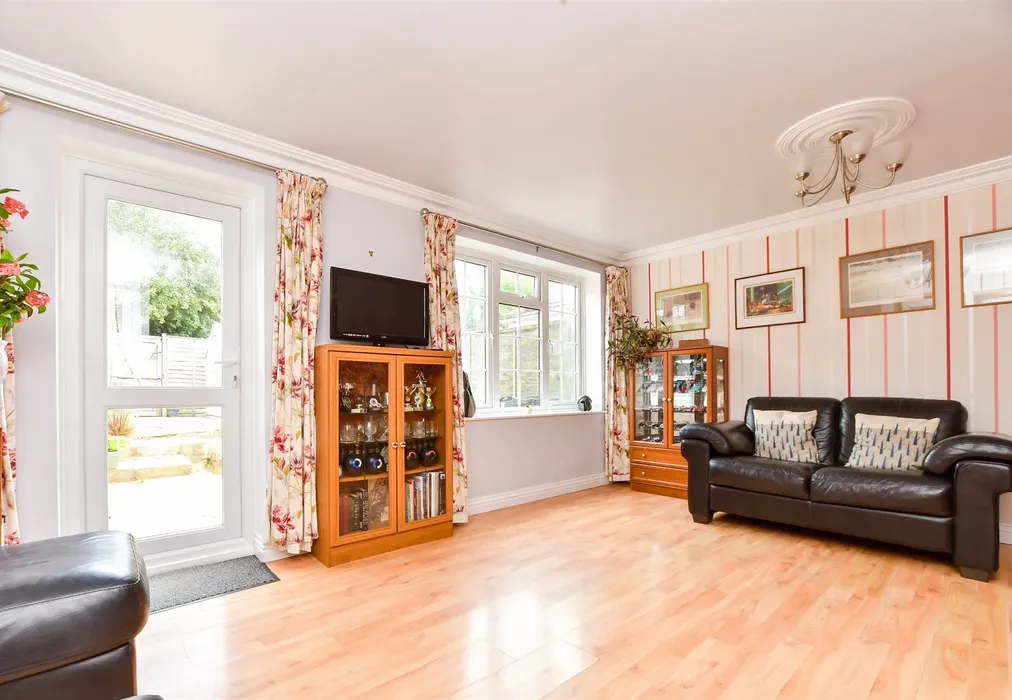 Lounge - Hunters Way, Uckfield, East Sussex - Wards of Kent