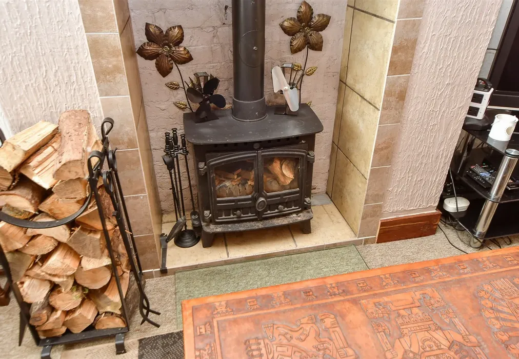 Internal Feature - Quinton Road, Sittingbourne, Kent - Wards of Kent