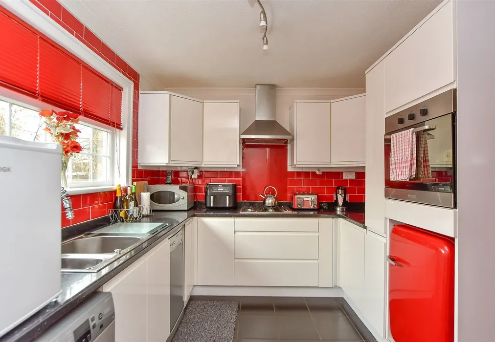 Kitchen - Quinton Road, Sittingbourne, Kent - Wards of Kent