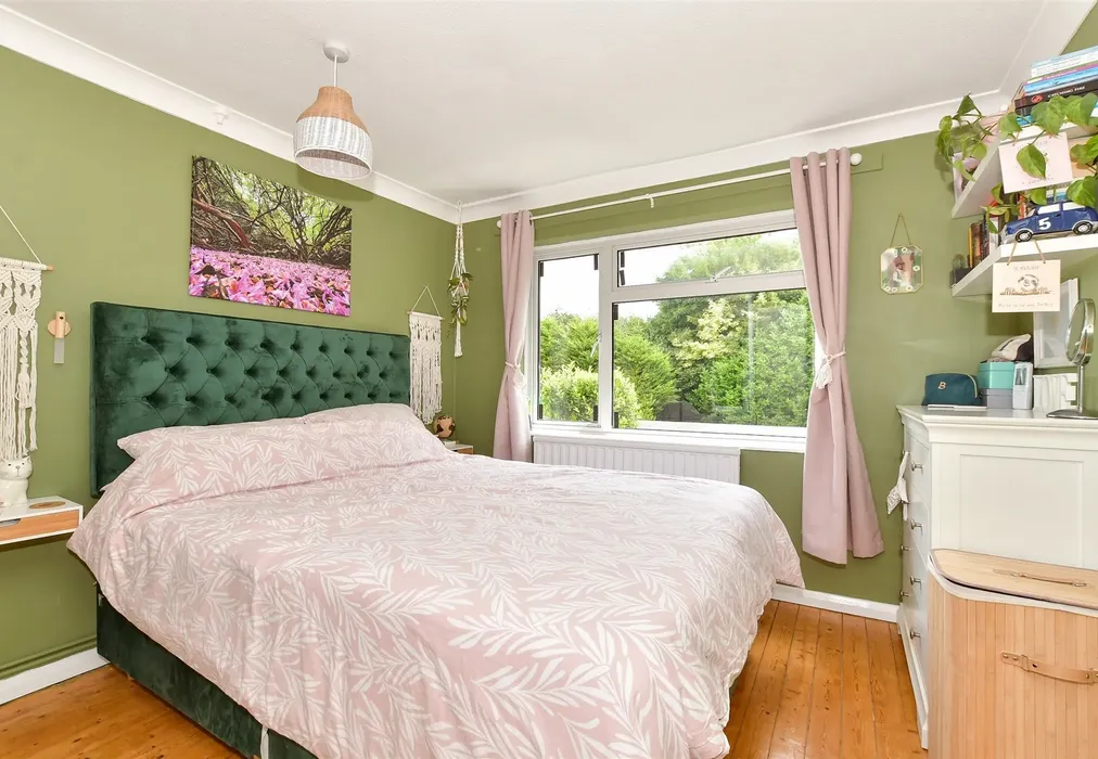 Bedroom 1 - Hullmead, Shamley Green, Guildford, Surrey - Wards of Kent