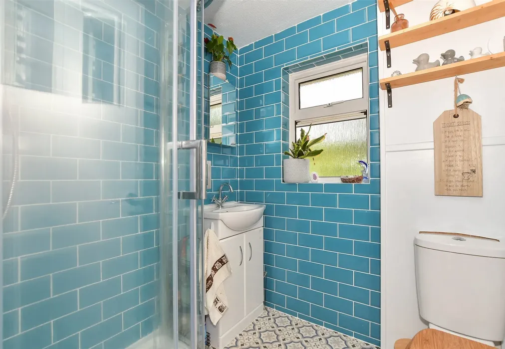 Shower Room - Hullmead, Shamley Green, Guildford, Surrey - Wards of Kent