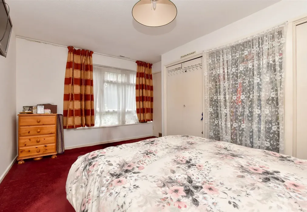 Bedroom 1 - Cordrey Gardens, Coulsdon, Surrey - Wards of Kent