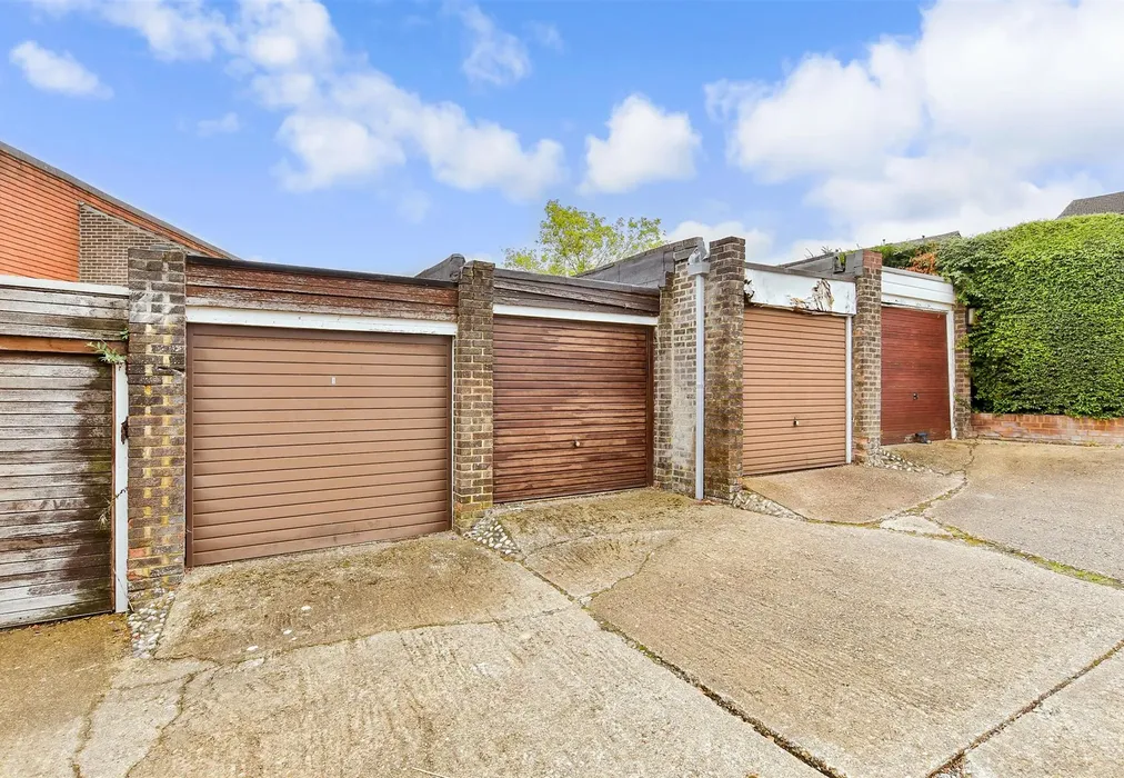 Garage - Cordrey Gardens, Coulsdon, Surrey - Wards of Kent