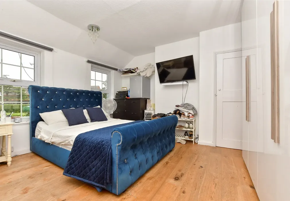 Bedroom 1 - Whatley Avenue, London - Wards of Kent