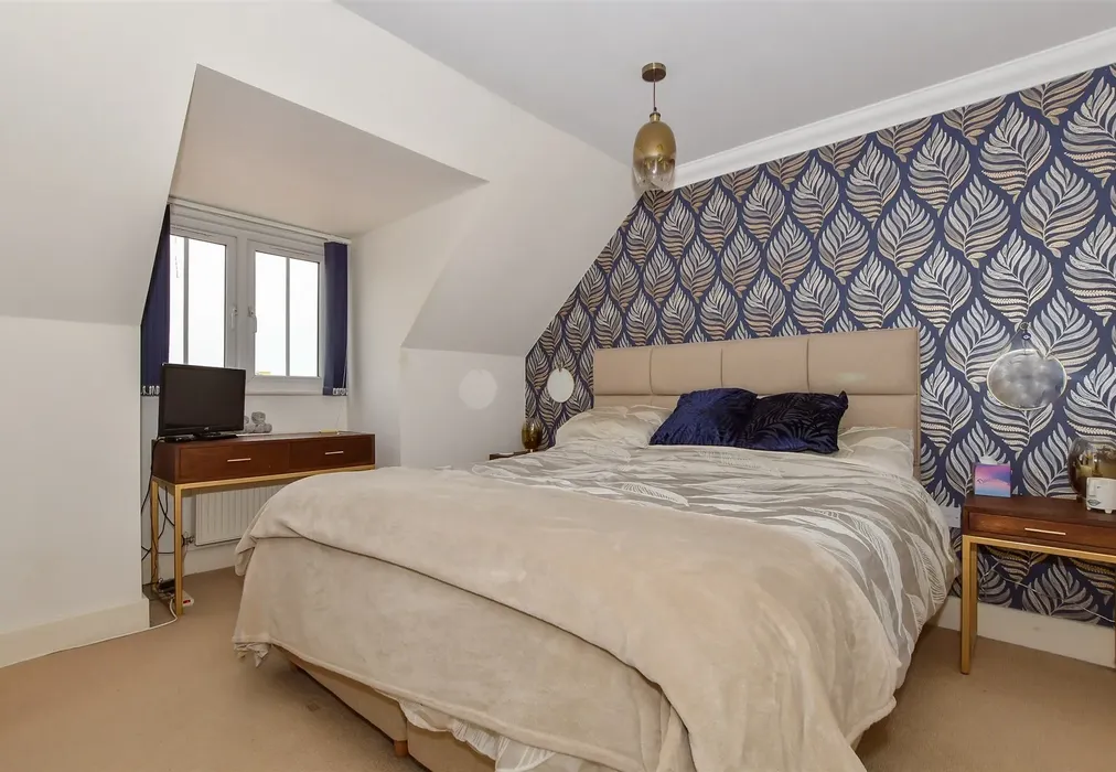 Bedroom 1 - Walcot Place, Herne Bay, Kent - Wards of Kent
