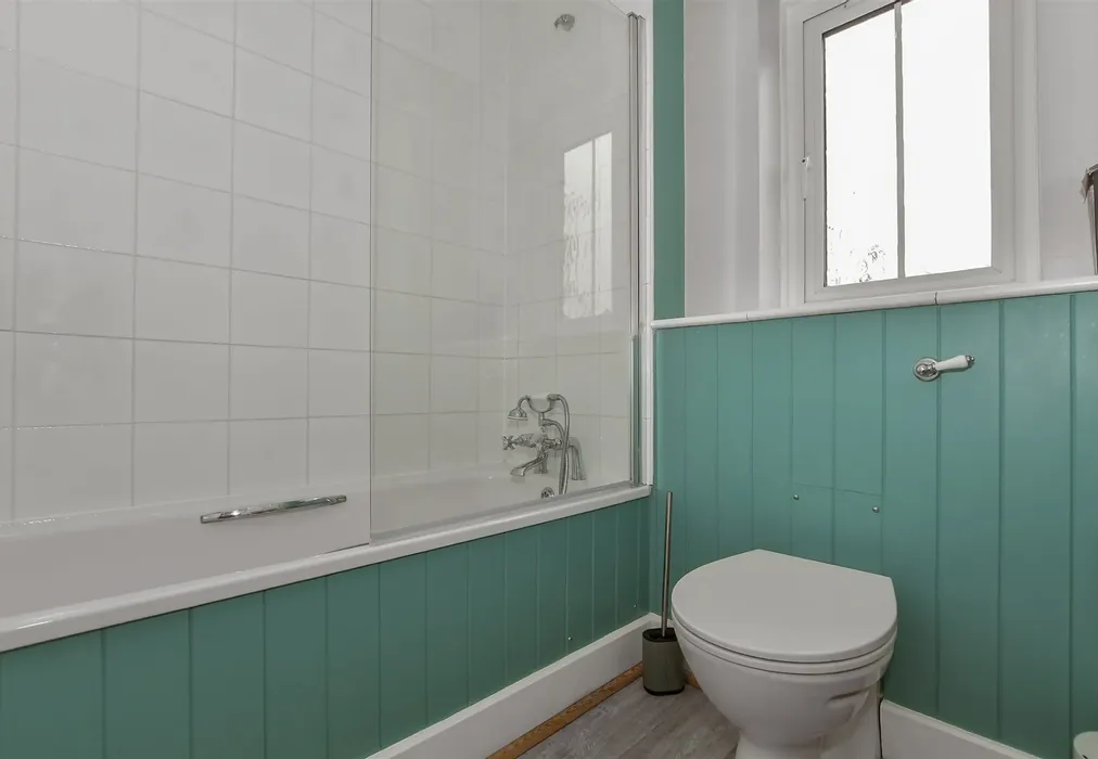 Bathroom - Walcot Place, Herne Bay, Kent - Wards of Kent