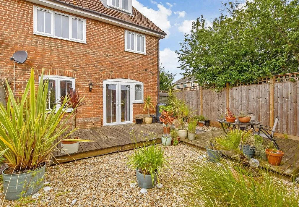 Rear Garden - Walcot Place, Herne Bay, Kent - Wards of Kent