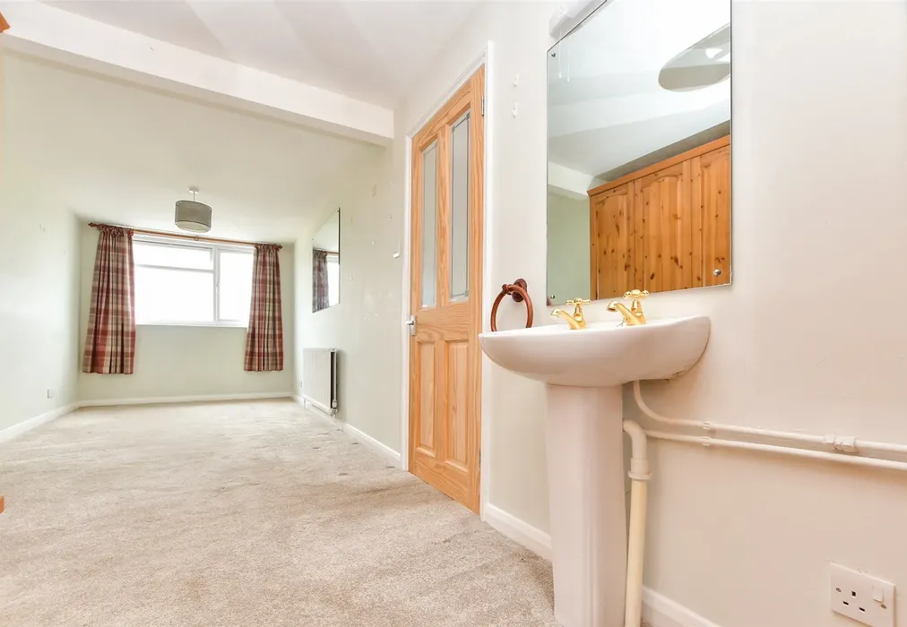 Bedroom 4 - Queens Approach, Uckfield, East Sussex - Wards of Kent