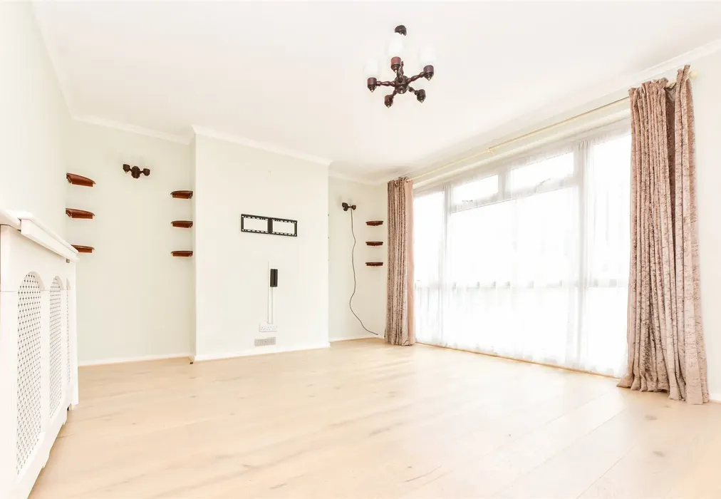 Lounge - Queens Approach, Uckfield, East Sussex - Wards of Kent