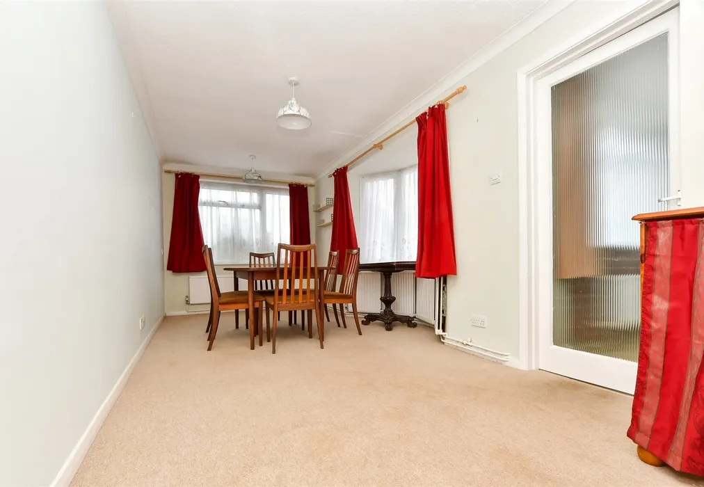 Dining Room - Queens Approach, Uckfield, East Sussex - Wards of Kent