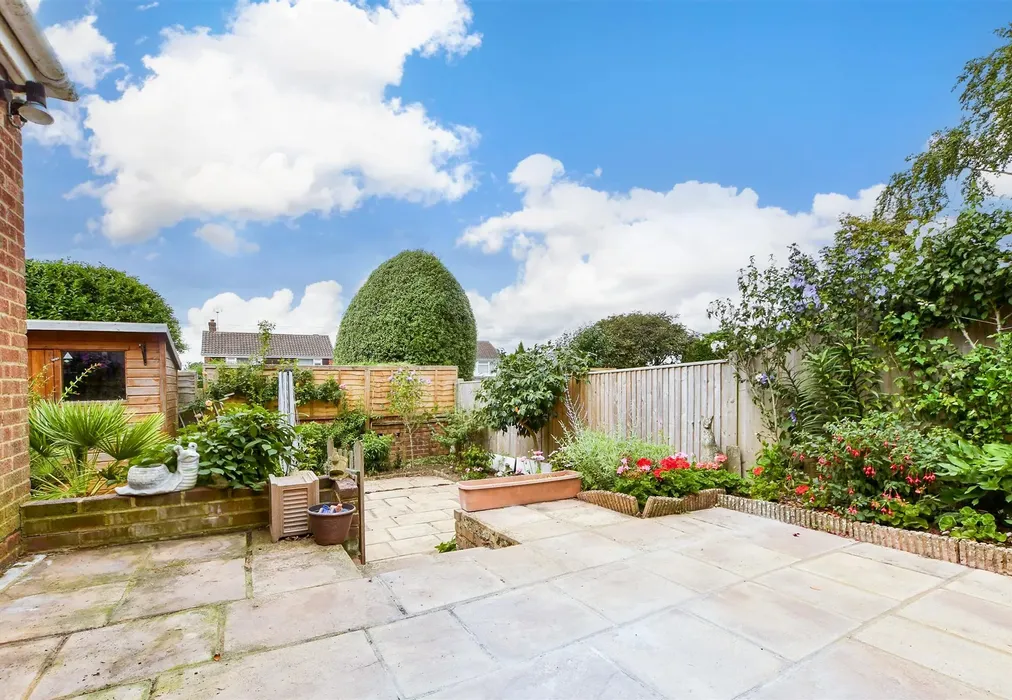 Rear Garden - Queens Approach, Uckfield, East Sussex - Wards of Kent