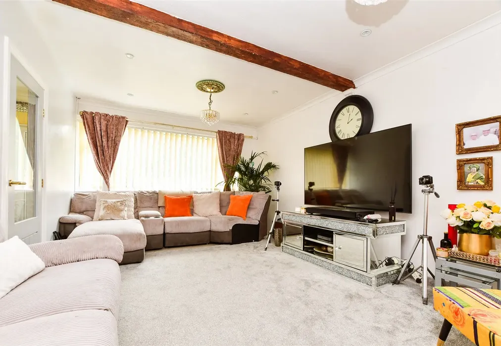 Lounge - Wyecliffe Gardens, Merstham, Surrey - Wards of Kent
